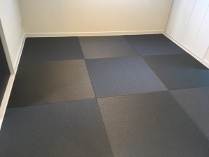 半畳縁無の正方形のカラー畳です。かっこいい！